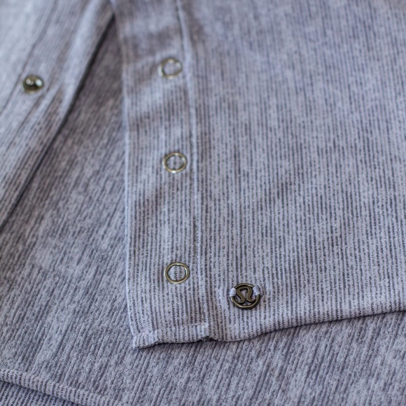 Lululemon Scarf in Lilac Heather Purple - Picture 2 of 9